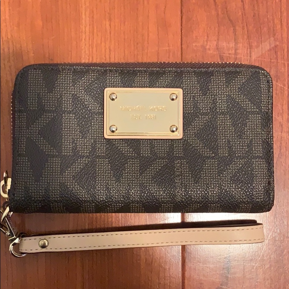 Michael Kors wristlet wallet